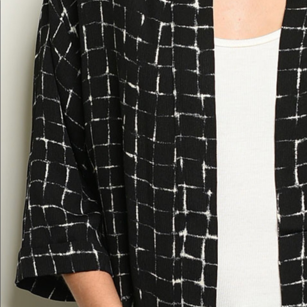 B2G1♦️Black Plaid Light Kimono Cardigan - Picture 4 of 6